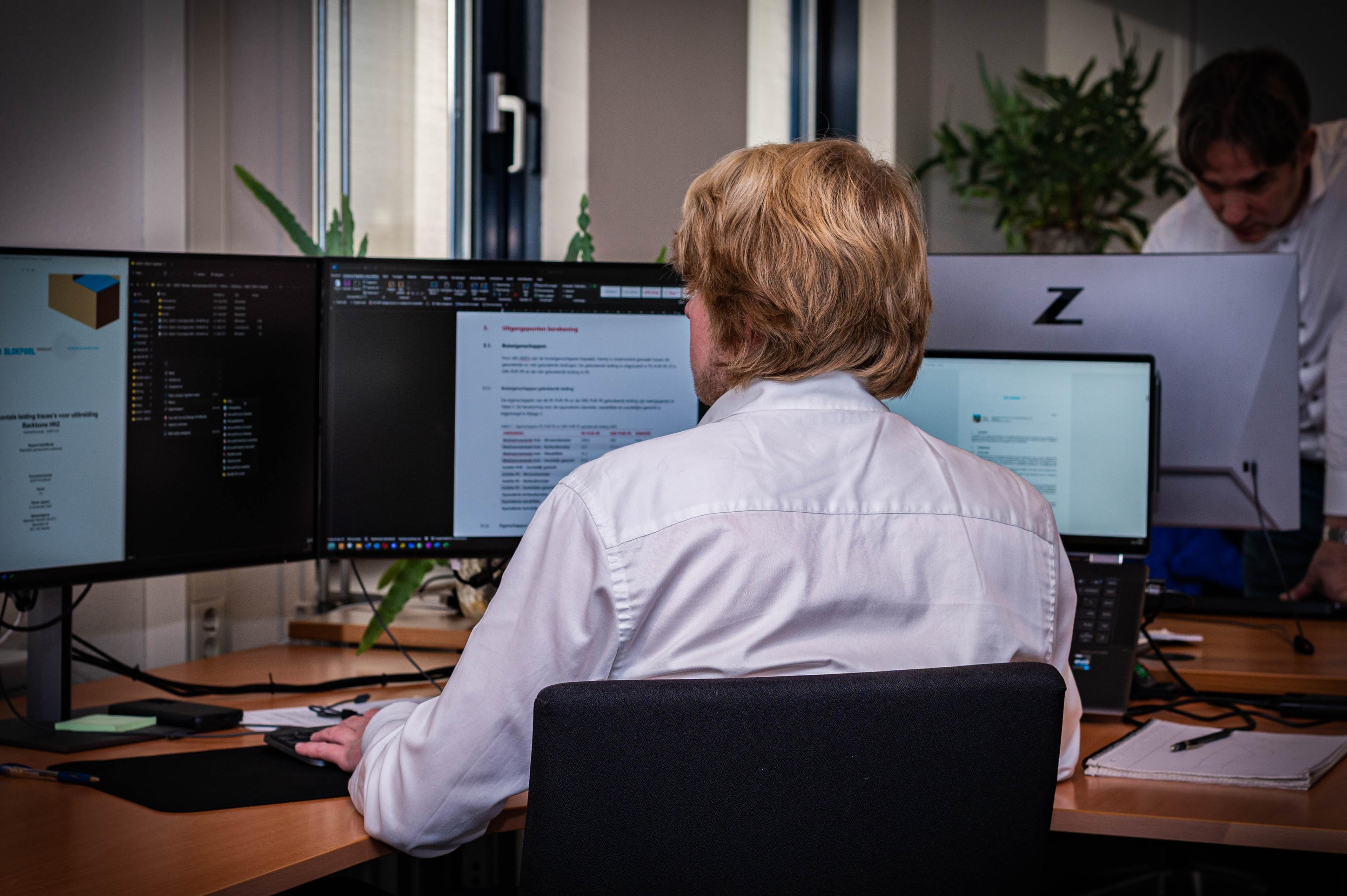 Schermen met iemand ervoor